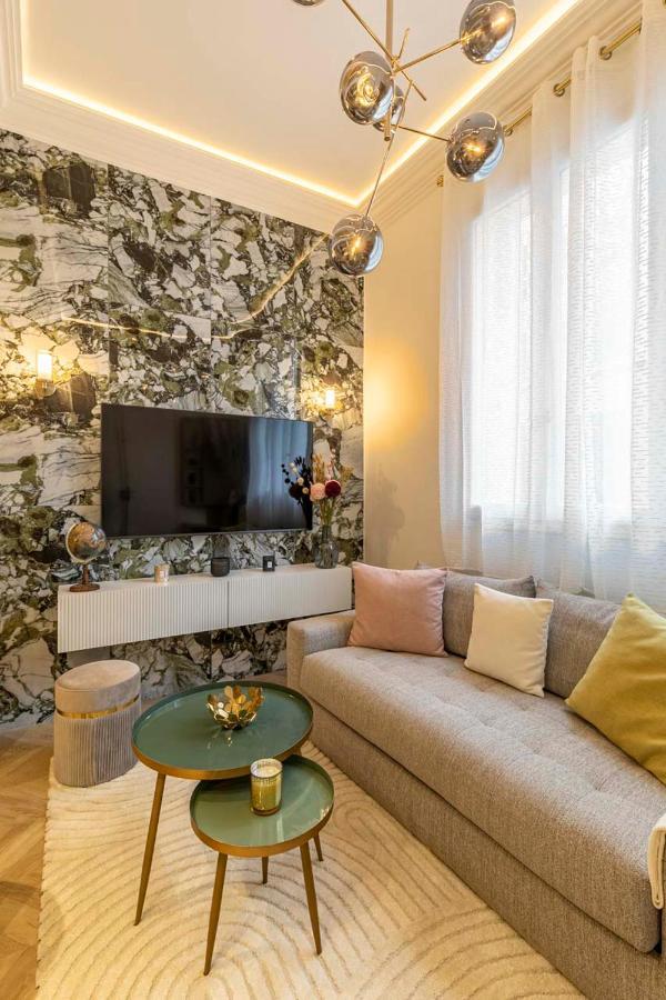 Le Studio Des Champs Elysees Париж Экстерьер фото