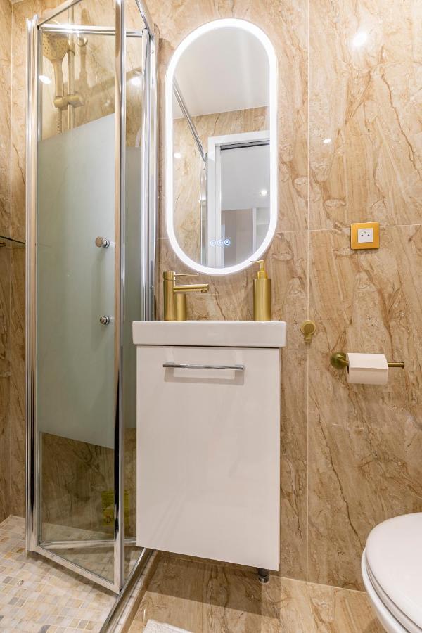 Le Studio Des Champs Elysees Париж Экстерьер фото